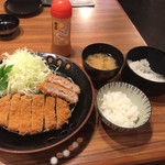 極みとんかつ かつ喜 - 本日の極みランチ（1,180円税別）、四元豚ロースかつ80gとめんちかつ80g