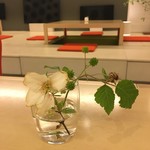 カフェ・ドン バイ スフェラ - テーブルの花