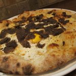 アルチェントロ - トリュフと卵のピザ