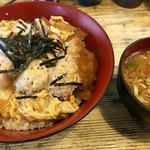 とんかつ おさむ - カツ丼と豚汁