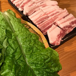 サムギョプサル専門店 テジ - サンチュとおいんく豚