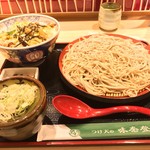 味奈登庵 - 親子丼セット！  
      ごはんも正しく一人前、もりそばも正しく一人前。
      ちょー満腹HRKRS!