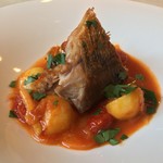 カーサ・デル・チーボ - 本日の鮮魚のアッロースト じゃが芋、トマトのスープ仕立て（本日はメバル）