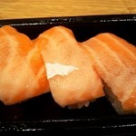 Chiyoda Sushi - 生サーモン（３９９円）