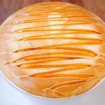 まちのパーラー - サルシッチャセット 1340円 のキャラメルカプチーノ