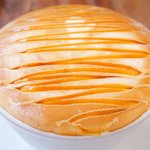 まちのパーラー - サルシッチャセット 1340円 のキャラメルカプチーノ