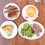 まちのパーラー - サルシッチャとキッシュ 1860円