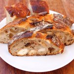 まちのパーラー - サルシッチャセット 1340円 のパン3種盛り合わせ