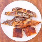 まちのパーラー - サルシッチャセット 1340円 のパン3種盛り合わせ