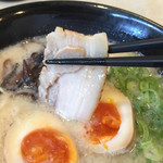 一成 - チャーシューです箸は震えてないやろ