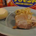 粉工房 イケ麺 - 釜揚げつけ麺（880円）トッピング