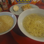粉工房 イケ麺 - 釜揚げつけ麺（880円）