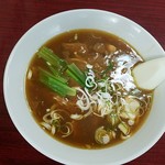 栄屋ミルクホール - 醤油ラーメンにカレーを掛けています。