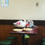 栄屋ミルクホール - 錦糸卵作業中