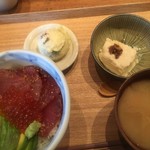 京都石塀小路豆ちゃ - アボガドいくら丼のランチセット