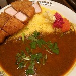 渡邊カリー - スパイスとんかつカリー♪標準でパクチー入り。抜くこともできます。