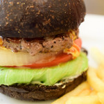 ホーミーズ - チーズバーガー@税込1,100円：カメラ寄ってみます