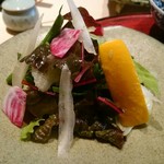 てんぷら　成生 - アオリイカのげそと平貝のサラダ