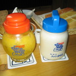 コメダ珈琲店 - ユニークな容器のサマージュース（左）とコーヒーシェイク（右）
