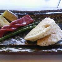 近江牛鉄板焼 伊ぶき - ランチのコースです。お肉の前に赤こんにゃく、山芋などを焼いてくれます。これもおいしい！
