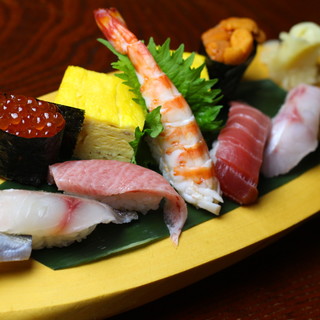Carefully selected fresh fish just like in a luxury store! Enjoy Edomae Sushi at a reasonable price