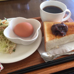 喫茶 愛 - 無農薬コーヒー380円と小倉トースト&茹で卵のモーニング