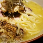 雨は、やさしく NO,2 - 白い中太麺(案内は太麺)です。