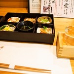 焼鳥聖 - 箱膳（付き出し） ＆ お酒（紀土 純米大吟醸）