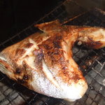 居酒屋もっこり - じっくり炭火で焼いたジューシーな「ブリカマの塩焼き」６００円