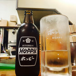 中央酒場 - ◉ホッピー
            横須賀と言ったら3冷‼︎
            ３冷とは、ジョッキ・焼酎・ホッピーがキンキンに冷えていて氷を入れなくてもすこぶる冷たいというもの。
            お隣のお客様もみーんなホッピー‼︎