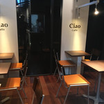 Ciao - 店の前にもテーブルセットはあるのです