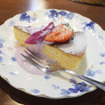 欧風バル・マザン - ランチデザートのチーズスフレ