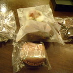 Wine Bar Ninomiya Sjr． - ●ごんちゃんからの差し入れ、プレゼントだ。