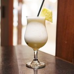 Noi Thai Cuisine - パイナップルのカクテル