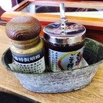 ８番らーめん - 胡椒  辣油 