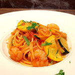 創作イタリアン Gemelli - 定番パスタより、小エビとズッキーニのトマトソーススパゲッティー二