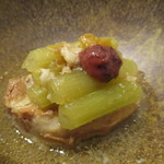 小料理 すず乃 - 桃豚と蕗の梅煮