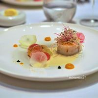 フィリップ・ミル 東京 - しっとりと火を入れた真鱈　 　パレットに描いた彩り野菜