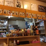 お家のごはん かれん - H.29.5.19.昼 内観：テーブル席から厨房・カウンター席方向