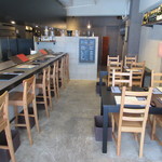 YOSHIDA Kappou - カウンター席とテーブル席が４卓有ります♪