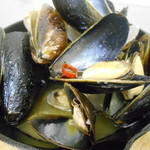 ⑤Mussels and clams steamed in white wine