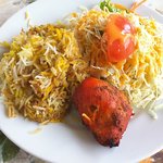 カシミール - ランチのビリヤニとチキンティッカ