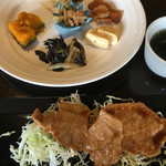 TEPPAN DINING KALI - お惣菜に豚生姜焼き