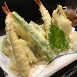 けんぢ - 2度目の時の天ぷら盛り合わせ。野菜に海老に穴子に鯛にキス。かなり美味い‼︎