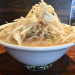 麺屋 のスたOSAKA - 醤油ラーメンは¥750です、これは安い