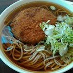 もも家 - メンチカツそば420円