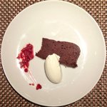 コントワール ミサゴ - ランチ+デザート 1600円 のガトーショコラ フランボワーズと生クリーム添え