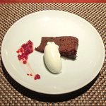 コントワール ミサゴ - ランチ+デザート 1600円 のガトーショコラ フランボワーズと生クリーム添え