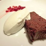 コントワール ミサゴ - ランチ+デザート 1600円 のガトーショコラ フランボワーズと生クリーム添え