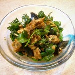 ゆたか - 鶏肉とピータンとパクチーの和え物